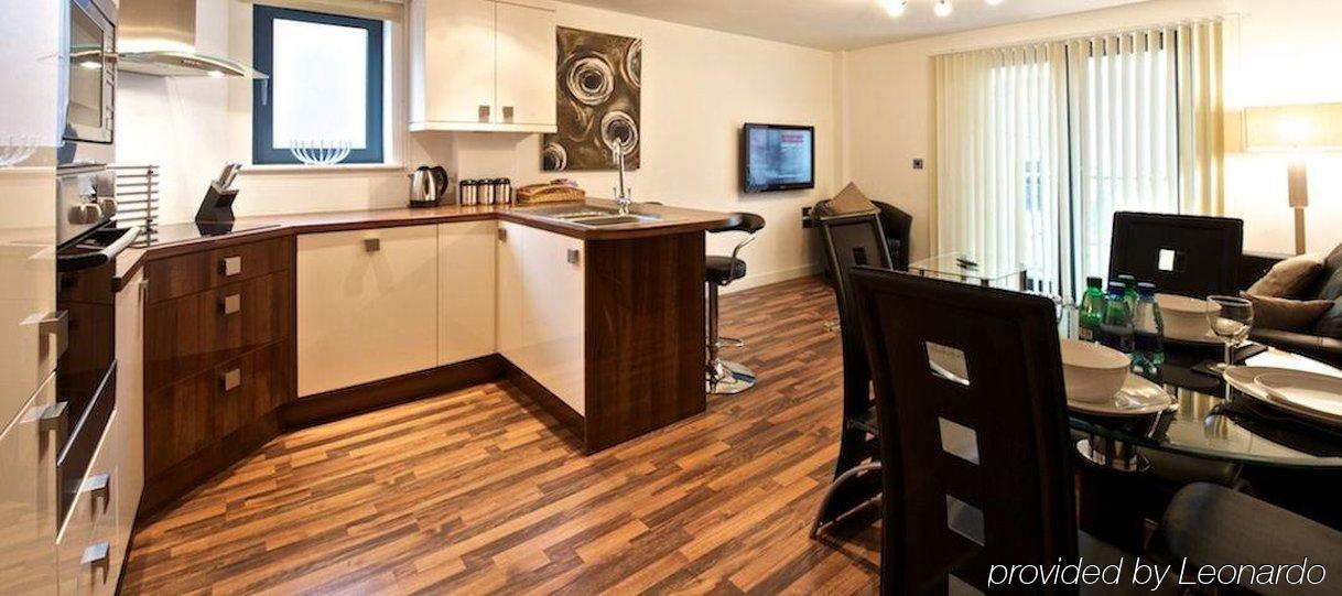 Dreamhouse Apartments Manchester City West Room photo