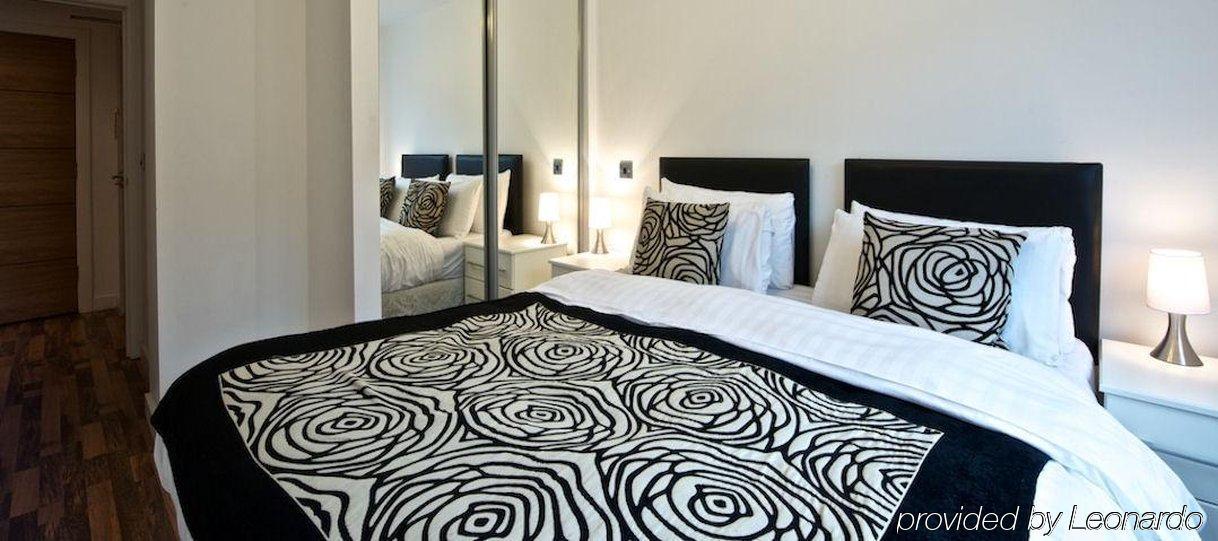 Dreamhouse Apartments Manchester City West Room photo