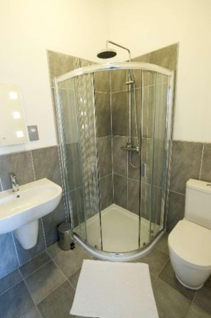 Dreamhouse Apartments Manchester City West Room photo