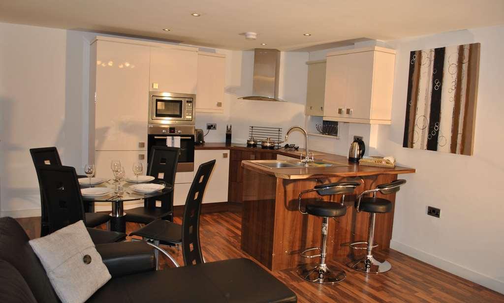 Dreamhouse Apartments Manchester City West Room photo
