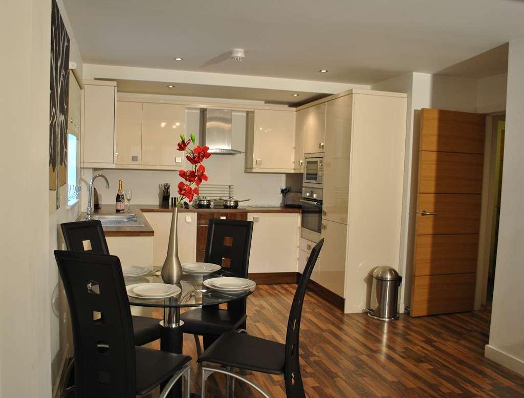Dreamhouse Apartments Manchester City West Room photo