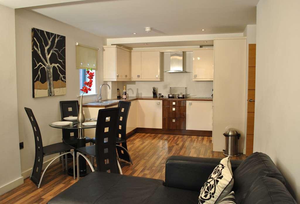 Dreamhouse Apartments Manchester City West Room photo